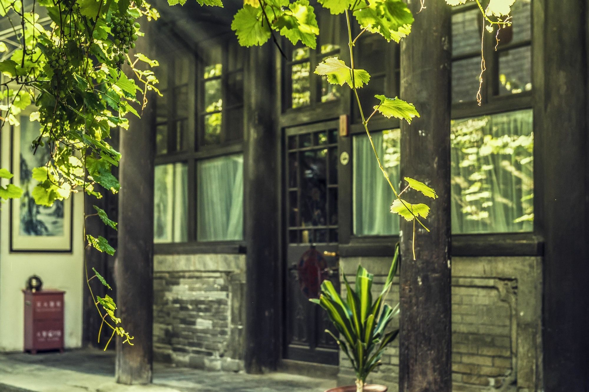 Hill Lily Courtyard Hotel Beijing Exterior photo